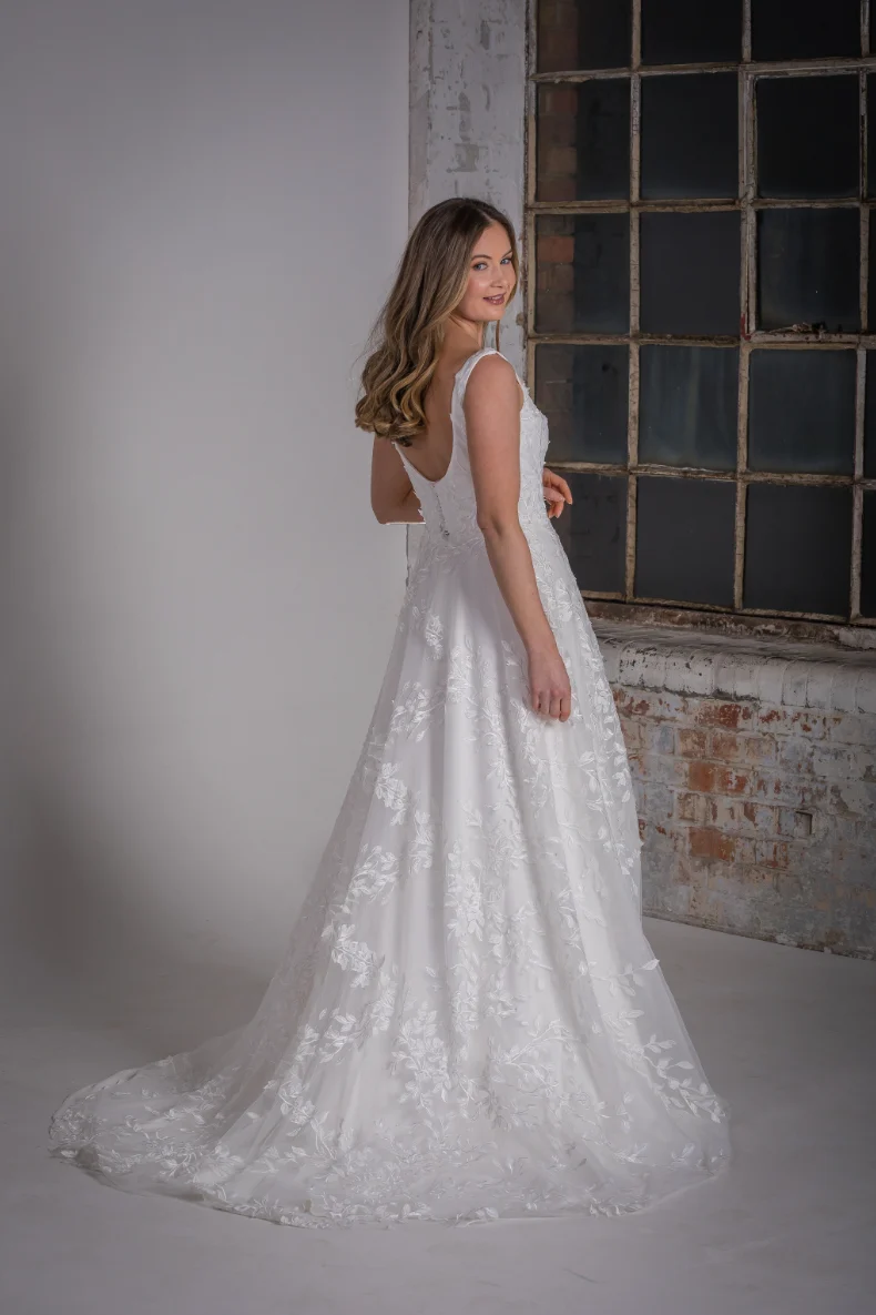 Calla+Lace+Wedding+Dress+Back+Orchid+Collection+Natalya+James+2025-373.png